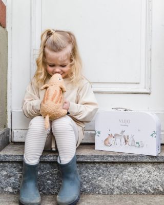 Novinka na e-shopu! Tentokrát to není dárková krabička, ale kufřík 🪄 Tento kufřík naprosto zbožňujeme z těchto důvodů: •...